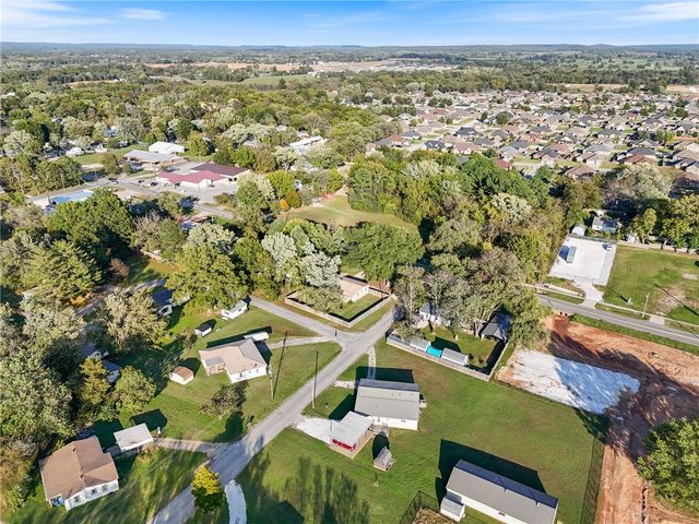 701 N Curtis Avenue, Pea Ridge, AR 72751