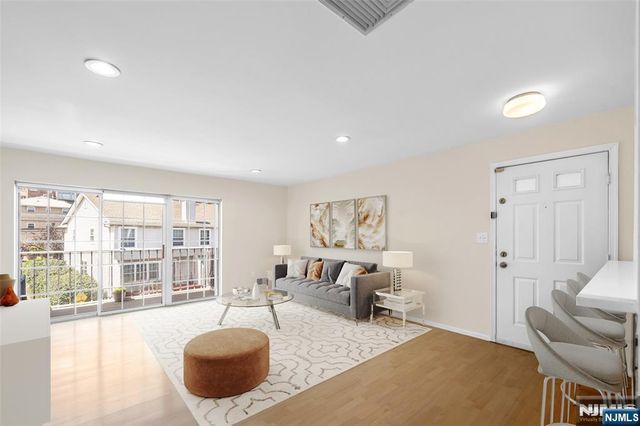 300 Crown Court 523, Edgewater, NJ 07020