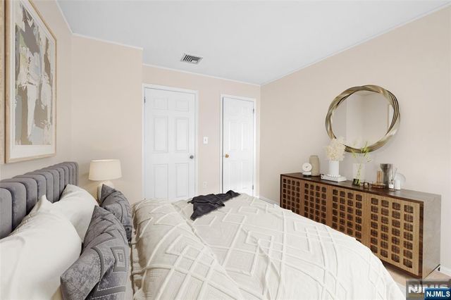 300 Crown Court 523, Edgewater, NJ 07020