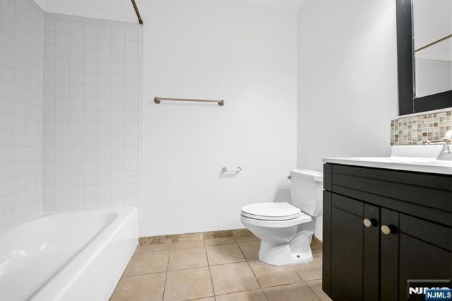 300 Crown Court 523, Edgewater, NJ 07020