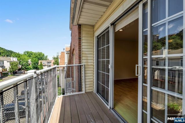 300 Crown Court 523, Edgewater, NJ 07020