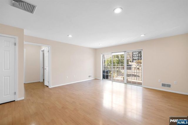 300 Crown Court 523, Edgewater, NJ 07020