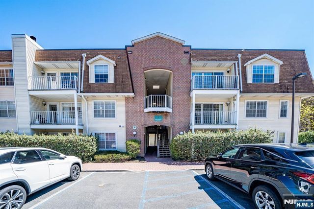 300 Crown Court 523, Edgewater, NJ 07020