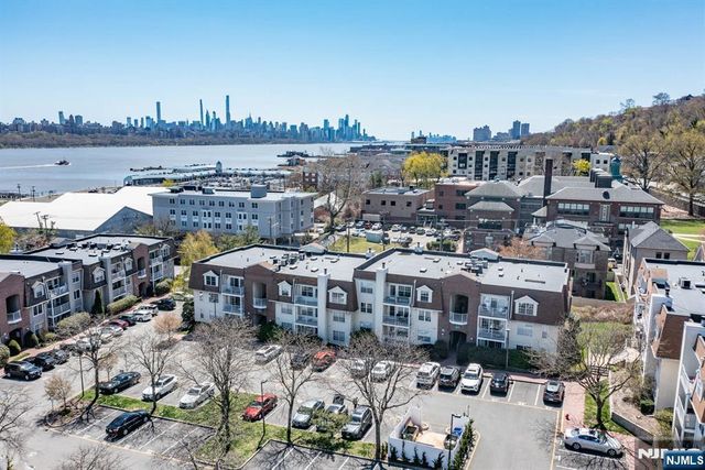 300 Crown Court 523, Edgewater, NJ 07020