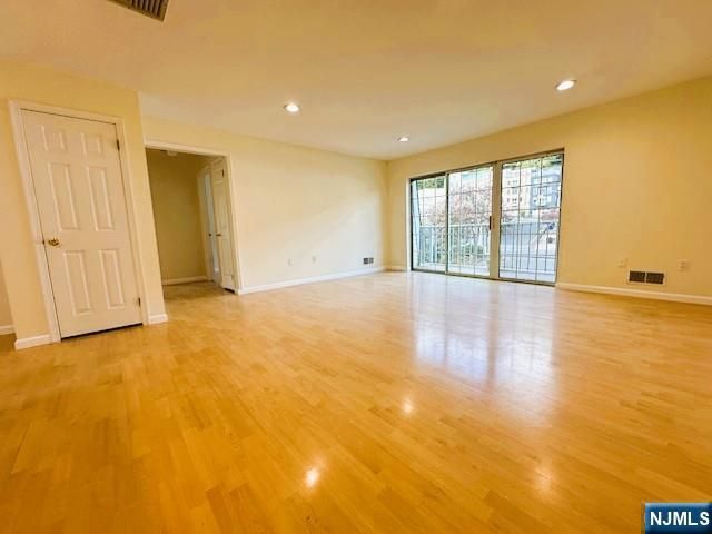 300 Crown Court 523, Edgewater, NJ 07020