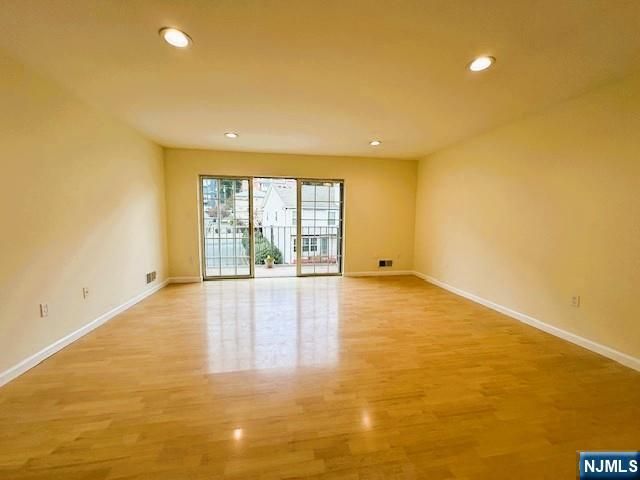 300 Crown Court 523, Edgewater, NJ 07020