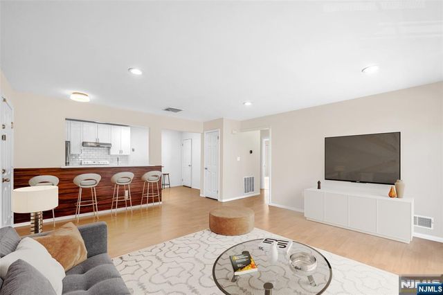 300 Crown Court 523, Edgewater, NJ 07020