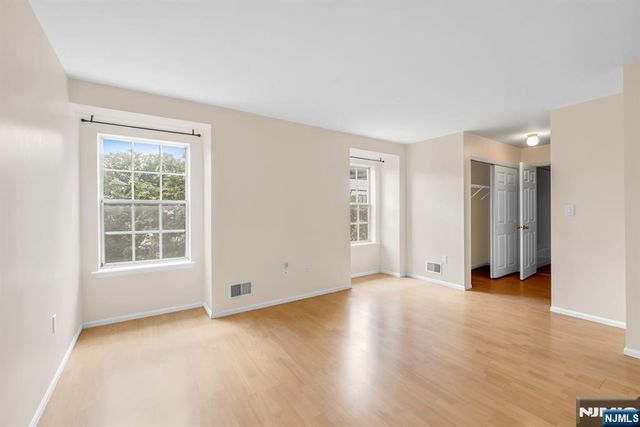 300 Crown Court 523, Edgewater, NJ 07020