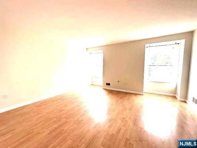 300 Crown Court 523, Edgewater, NJ 07020