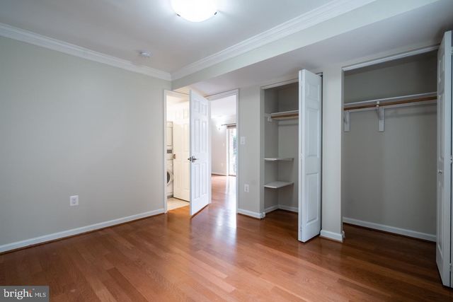 416 S VEITCH ST #101, Arlington, VA 22204
