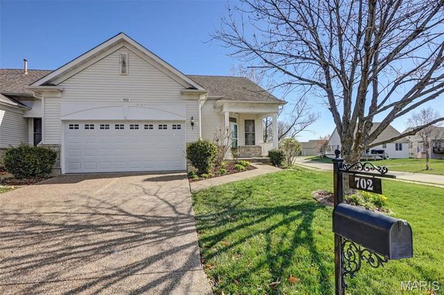 702 Harrier Drive V, Lake St Louis, MO 63367
