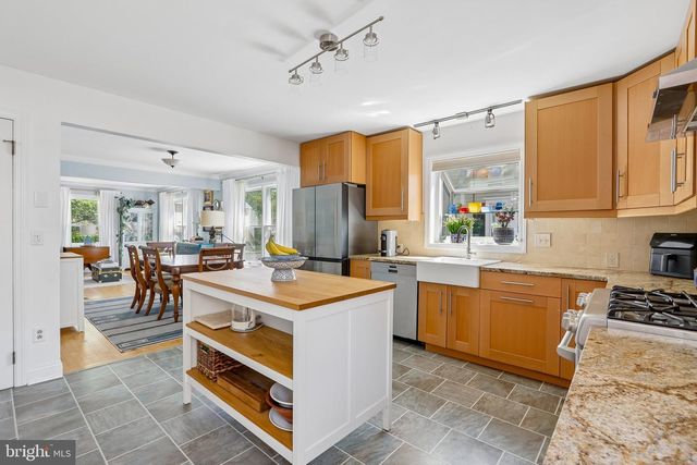 104 N MAIN ST, Pennington, NJ 08534