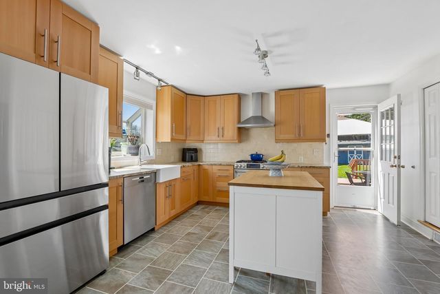 104 N MAIN ST, Pennington, NJ 08534