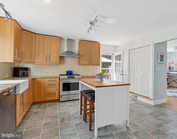 104 N MAIN ST, Pennington, NJ 08534