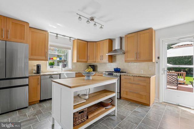 104 N MAIN ST, Pennington, NJ 08534