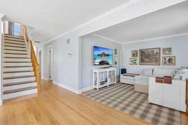 104 N MAIN ST, Pennington, NJ 08534