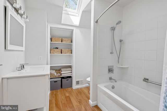 104 N MAIN ST, Pennington, NJ 08534