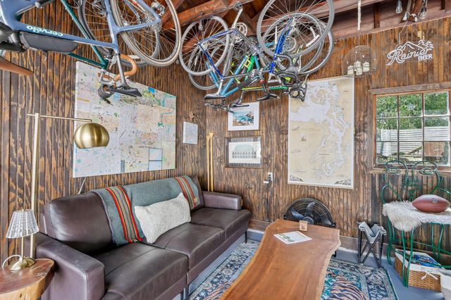 104 N MAIN ST, Pennington, NJ 08534