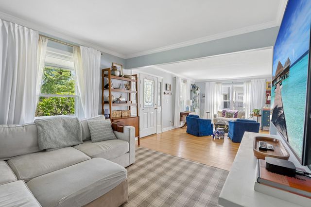 104 N MAIN ST, Pennington, NJ 08534