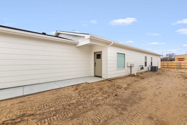 2459 W MacArthur Ct, Wichita, KS 67217