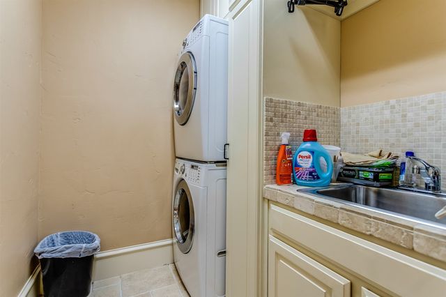 17206 Lechlade Lane, Dallas, TX 75252