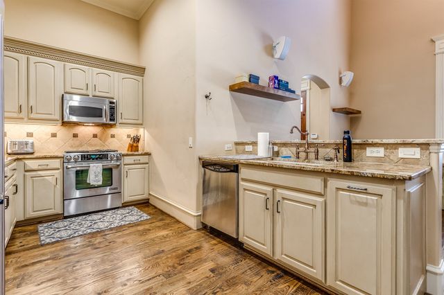 17206 Lechlade Lane, Dallas, TX 75252