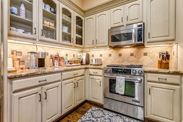 17206 Lechlade Lane, Dallas, TX 75252