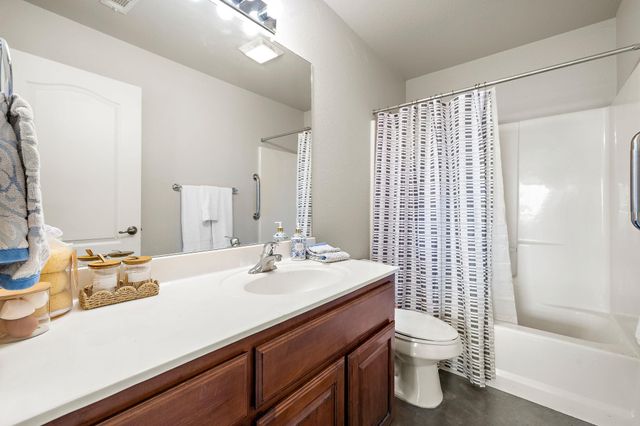 501 Lakeland CIR, Lago Vista, TX 78645