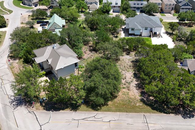 501 Lakeland CIR, Lago Vista, TX 78645