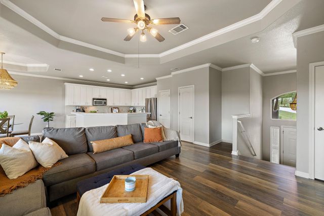 501 Lakeland CIR, Lago Vista, TX 78645