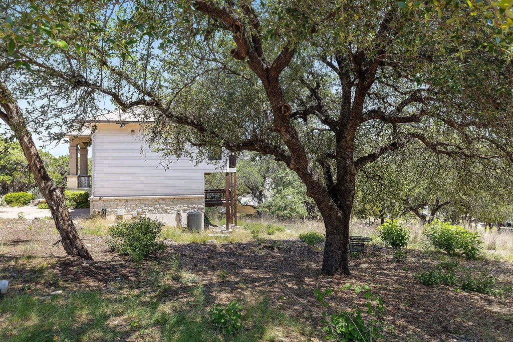 501 Lakeland CIR, Lago Vista, TX 78645