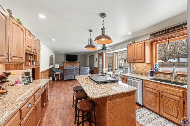 7412 SW Fountaindale RD, Topeka, KS 66614