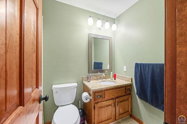 7412 SW Fountaindale RD, Topeka, KS 66614