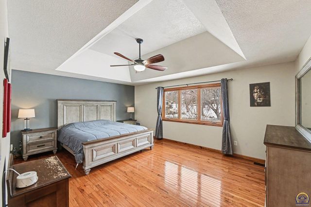 7412 SW Fountaindale RD, Topeka, KS 66614