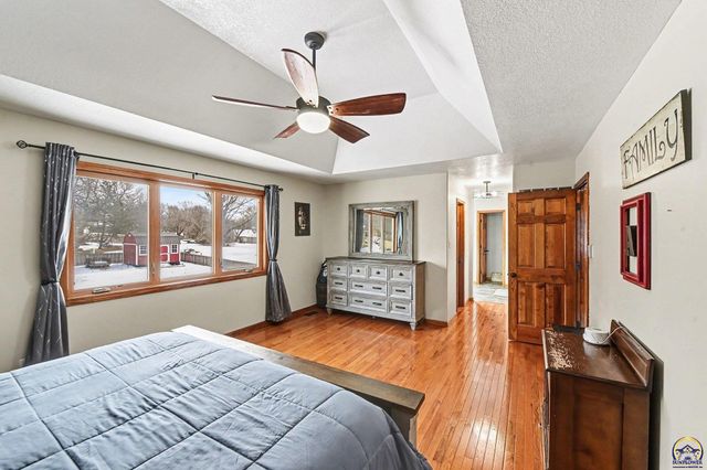 7412 SW Fountaindale RD, Topeka, KS 66614