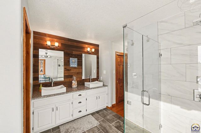 7412 SW Fountaindale RD, Topeka, KS 66614