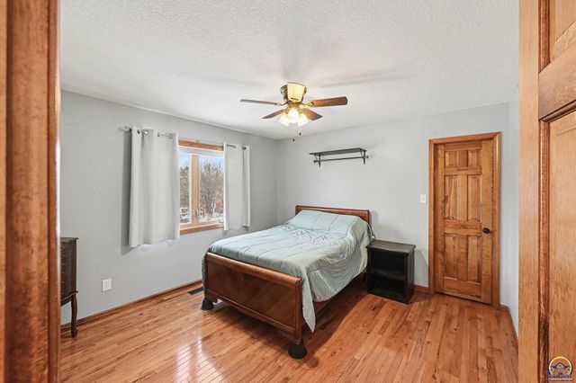 7412 SW Fountaindale RD, Topeka, KS 66614