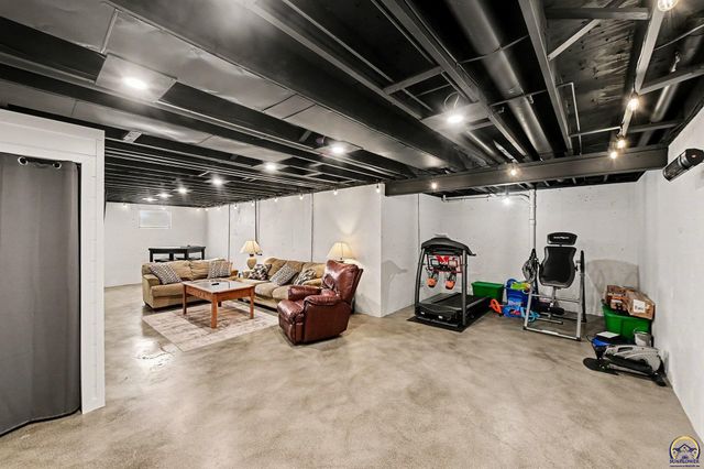 7412 SW Fountaindale RD, Topeka, KS 66614