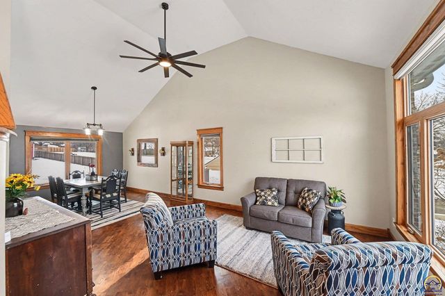 7412 SW Fountaindale RD, Topeka, KS 66614