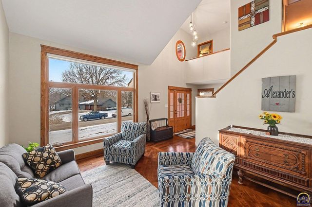 7412 SW Fountaindale RD, Topeka, KS 66614