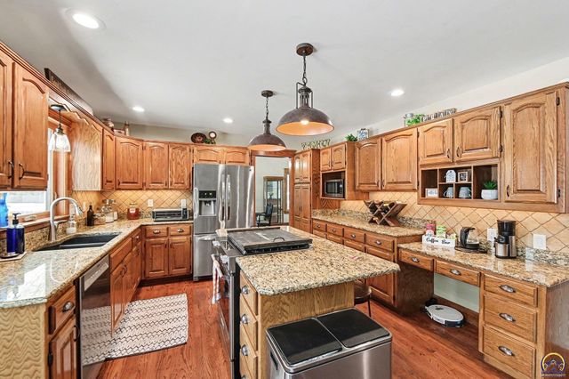 7412 SW Fountaindale RD, Topeka, KS 66614