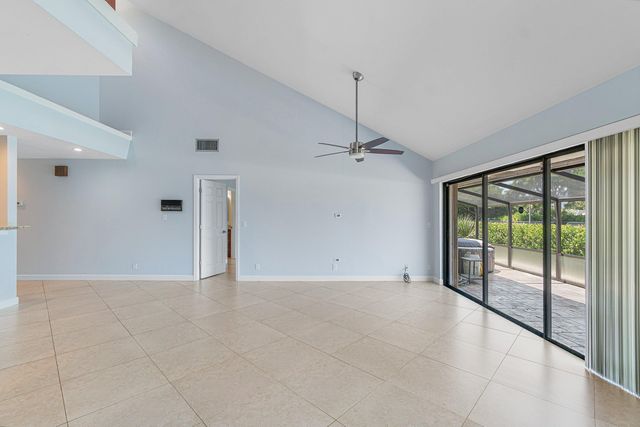 6850 NW 2ND Avenue 18, Boca Raton, FL 33487
