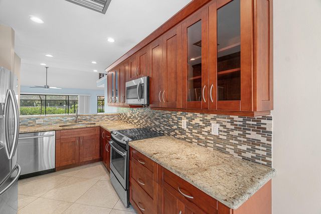 6850 NW 2ND Avenue 18, Boca Raton, FL 33487