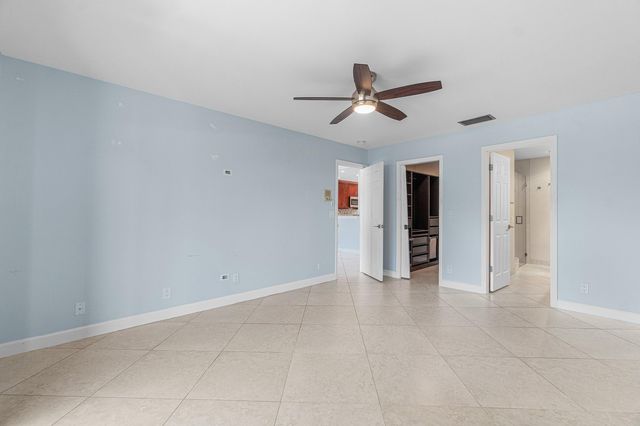 6850 NW 2ND Avenue 18, Boca Raton, FL 33487