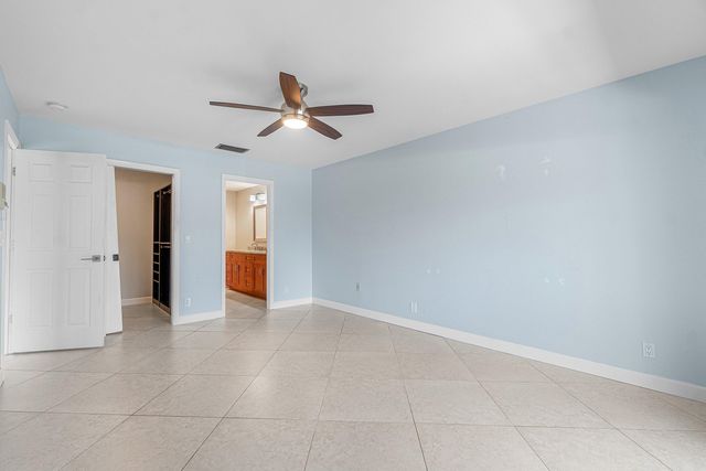 6850 NW 2ND Avenue 18, Boca Raton, FL 33487