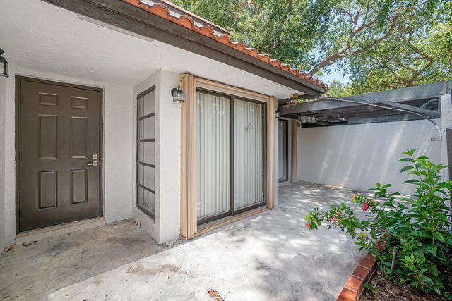6850 NW 2ND Avenue 18, Boca Raton, FL 33487