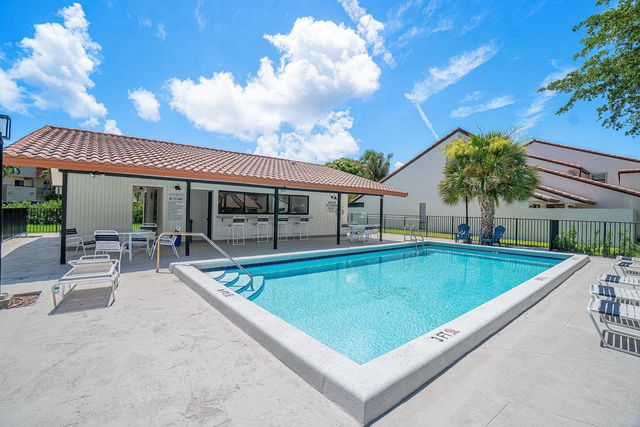 6850 NW 2ND Avenue 18, Boca Raton, FL 33487
