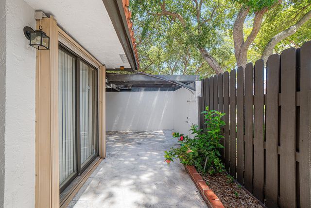 6850 NW 2ND Avenue 18, Boca Raton, FL 33487