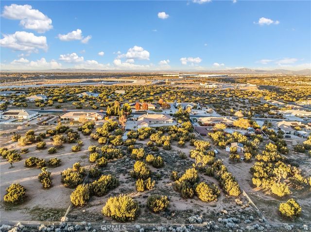 11385 Oak Ridge, Oak Hills, CA 92344