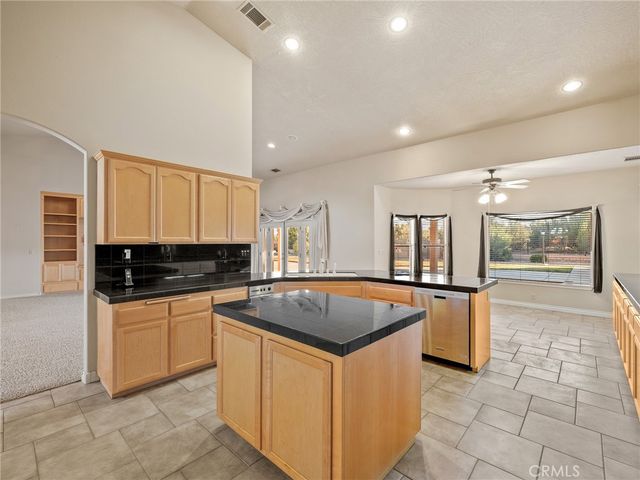 11385 Oak Ridge, Oak Hills, CA 92344